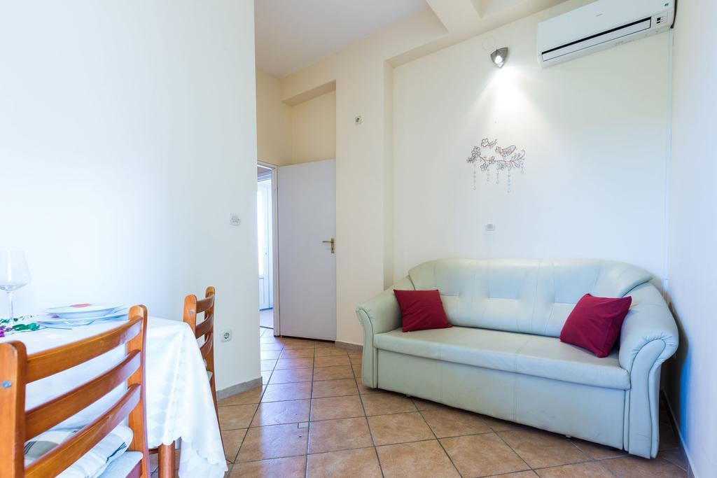 Apartments Angelina ซูโกชัน ภายนอก รูปภาพ